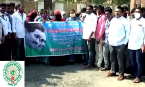 Volunteers shock to Jagan Sarkar Volunteers shock to Jagan Sarkar