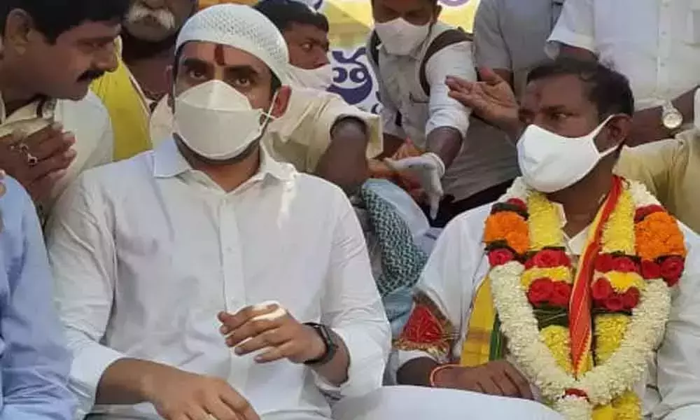 విశాఖలో ఉక్కు పరిశ్రమ ఆంధ్రుల హక్కు: నారా లోకేష్