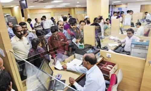 నాలుగు బ్యాంకులను ప్రయివేటీకరించేందుకు కేంద్రం ప్లాన్‌