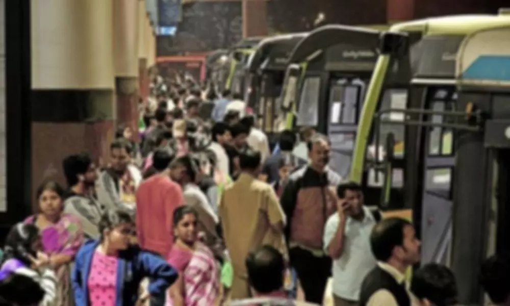Passengers anxiety In MGBS at midnight