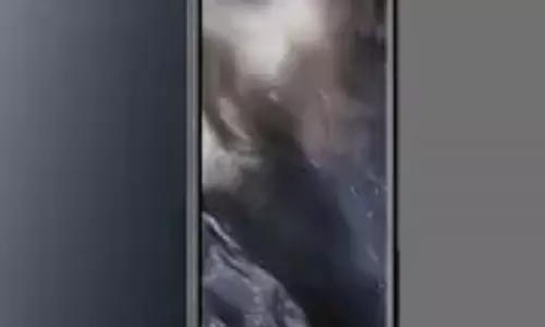 Corona virus : స్ర్కీన్ గార్డులపై కరోనా వైరస్ ఎక్కువ కాలం