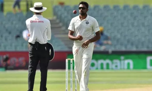 Ravichandran Ashwin: అరుదైన రికార్డుకు అడుగు దూరంలో ఉన్న అశ్విన్.. Ravichandran Ashwin: అరుదైన రికార్డుకు అడుగు దూరంలో ఉన్న అశ్విన్..