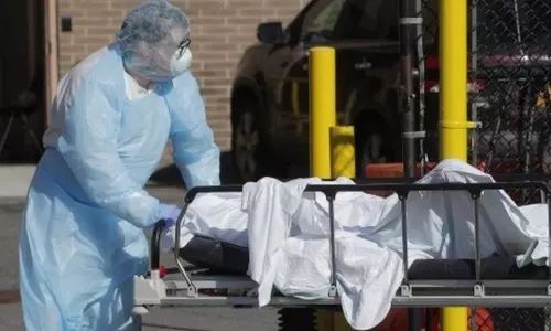 అమెరికాలో కరోనా మరణాలు: 3 యుద్ధాలతో సమానం