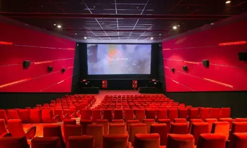 టాలీవుడ్ కి మరో సారి కరోనా టెన్షన్.. మళ్లీ 50% ఆక్యూ పెన్సీకి కుదింపు...?