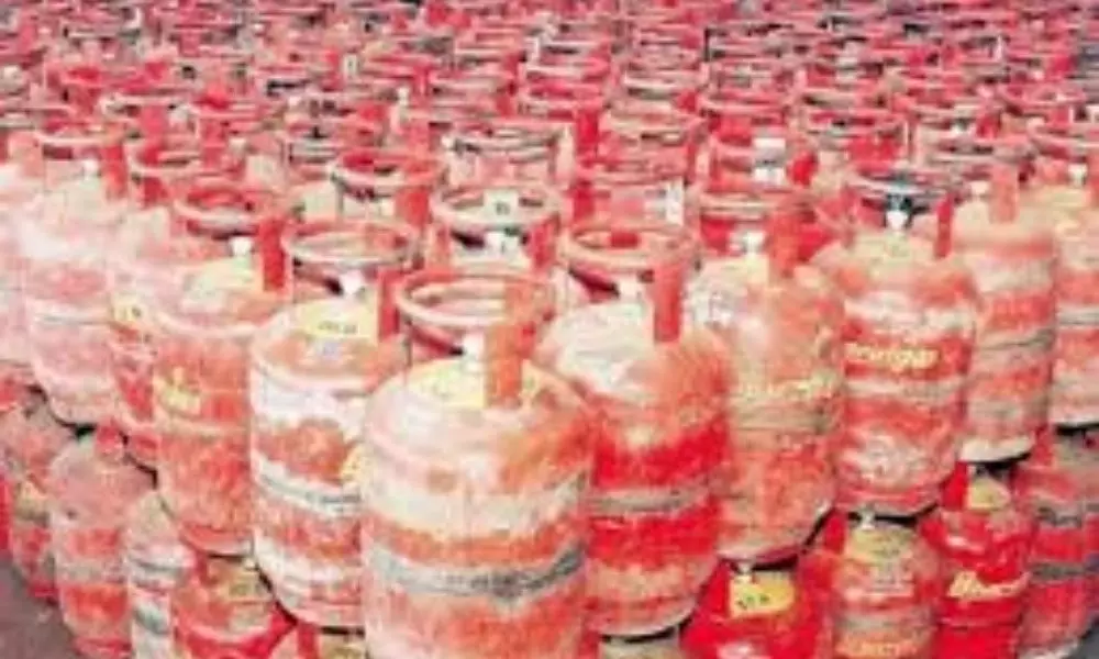 Gas Cylinder price increased by Rs 25 again