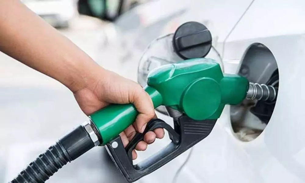 Petrol prices stable for the second day in metro cities