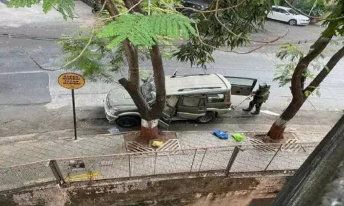 ముఖేష్ అంబానీ ఇంటి దగ్గర కలకలం