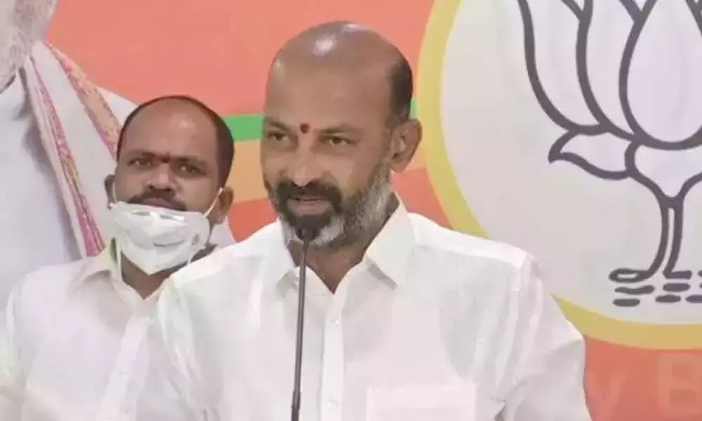సీఎం కేసీఆర్పై బండి సంజయ్ తీవ్ర విమర్శలు సీఎం కేసీఆర్పై బండి సంజయ్ తీవ్ర విమర్శలు