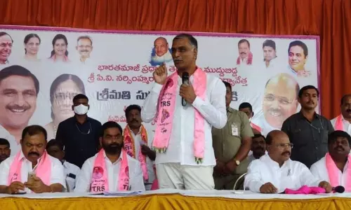 టీఆర్ఎస్కు ఎందుకు ఓటేయాలో ఓటర్లకు వివరించండి: మంత్రి హరీష్ టీఆర్ఎస్కు ఎందుకు ఓటేయాలో ఓటర్లకు వివరించండి: మంత్రి హరీష్