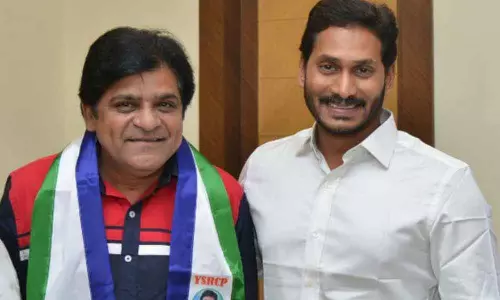 Movie Actor Ali in YCP Camp Office Movie Actor Ali in YCP Camp Office