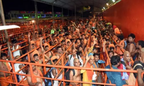 Kondagattu: కొండగట్టు క్షేత్రం హనుమాన్ చాలీసాతో మారుమ్రోగింది Kondagattu: కొండగట్టు క్షేత్రం హనుమాన్ చాలీసాతో మారుమ్రోగింది