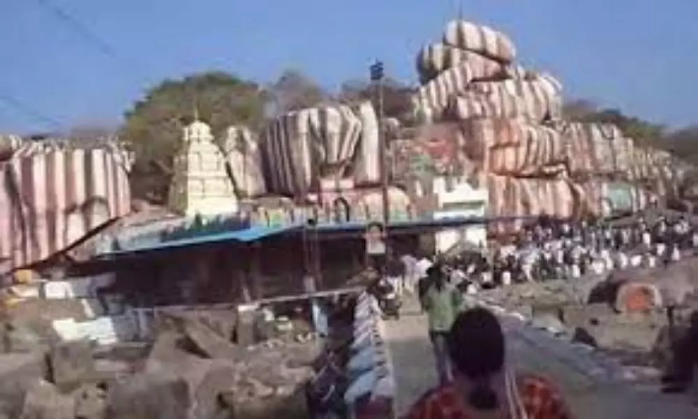 Closure of Edupayala Vana Durga Bhavani Temple With Corona