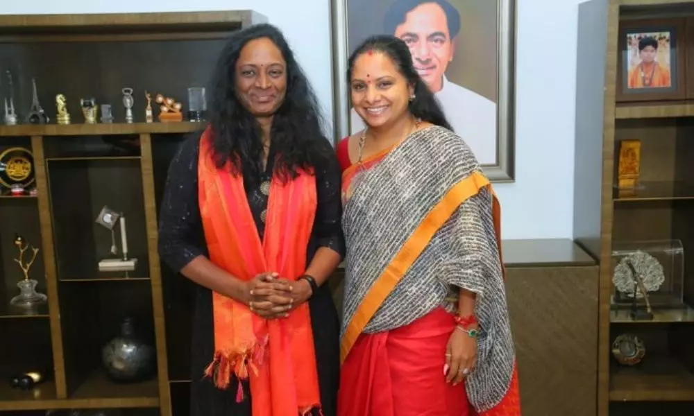 Goli Shyamala Meets MLC Kavitha