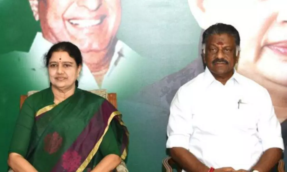 Tamil Nadu Deputy CM OPS makes U-turn on Sasikala