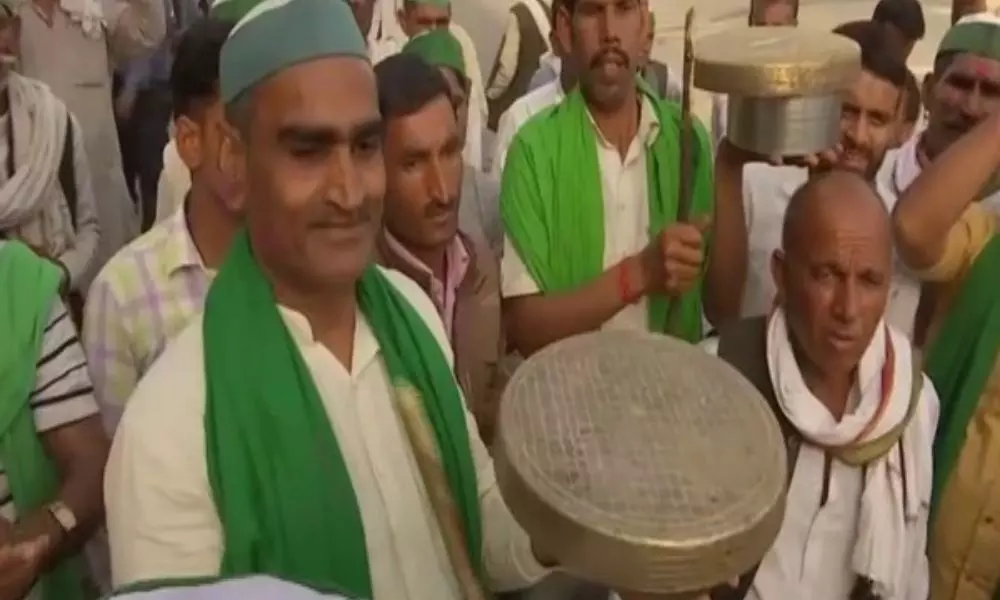 Farmers Holi Celebrations in Ghazipur Borders