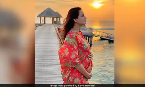 Dia Mirza Announces Pregnancy as She Flaunts Baby Bump Dia Mirza Announces Pregnancy as She Flaunts Baby Bump