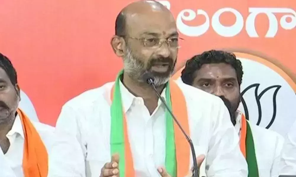 Bandi Sanjay Extends Condolences to Sunil Naik’s Family Bandi Sanjay Extends Condolences to Sunil Naik’s Family