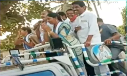 YCP MLA Vasubabu Asked to Vote Cycle Symbol in Ungutoor YCP MLA Vasubabu Asked to Vote Cycle Symbol in Ungutoor