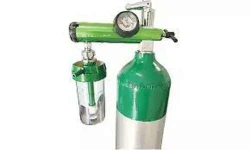 Shortage of Oxygen Cylinders in Maharashtra Hospitals Shortage of Oxygen Cylinders in Maharashtra Hospitals