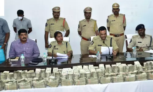 Huge Amount of Cash Seized in Kurnool District