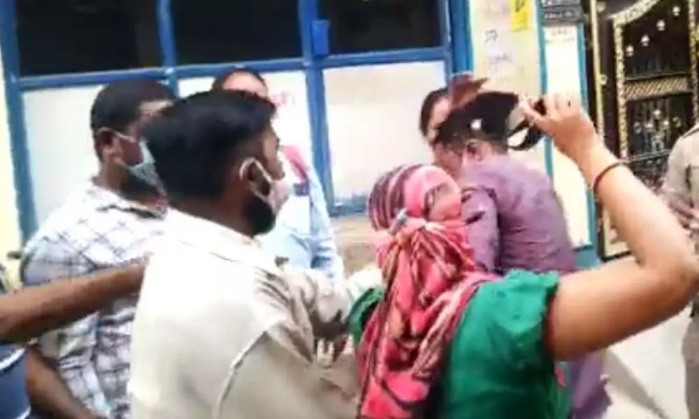 Women Slapped Men in Corporater Office Balanagar
