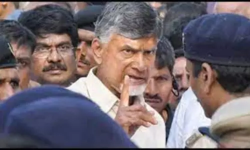 Unidentified People Stone Pelting on Chandrababu In Tirupati