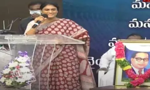 Ambedkar Jayanti 2021: దళితులను సీఎం కేసీఆర్ మోసం చేశారు- షర్మిల Ambedkar Jayanti 2021: దళితులను సీఎం కేసీఆర్ మోసం చేశారు- షర్మిల