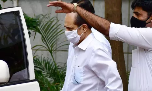 Mumbai: అంబానీ ఇంటి ముందు కారుబాంబు కేసులో సంచలన విషయాలు