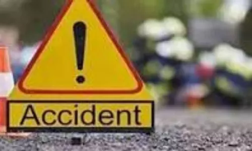 5 dead as Train Rams Into Vehicles at Open Level Crossing