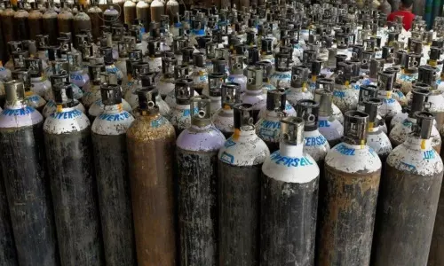 If anyone obstructs oxygen supply, we will hang him: Delhi High Court