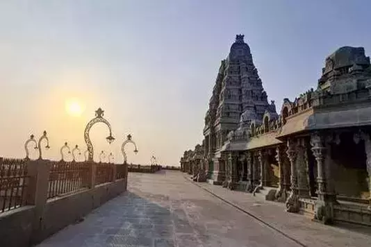 No Devotees Rush At Yadadri Lakshmi Narasimha Temple Due Covid Surge