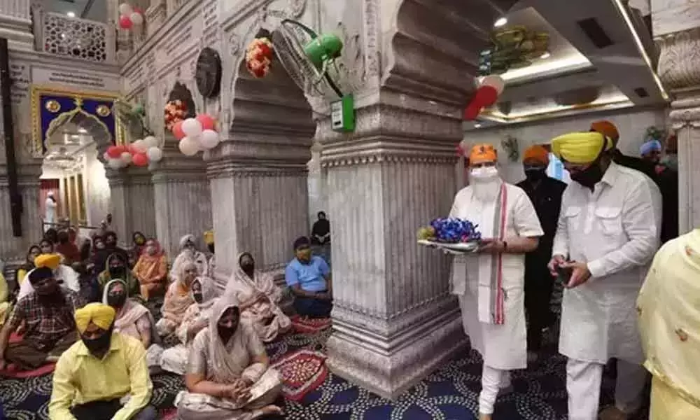 PM Narendra Modi Visited Gurudwara Sis Ganj Sahib