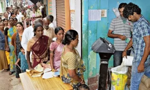 Centre Provide 5 kg Free Food Grains to Poor People This Month
