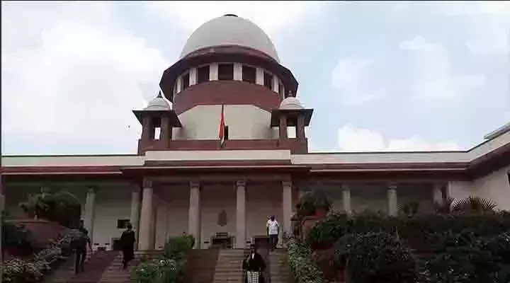 Centre has to Supply 700 MT of Oxygen to Delhi : Supreme Court