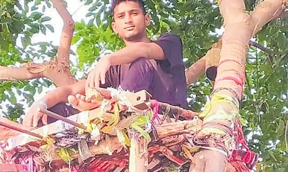 Man Makes Tree as Isolation Room in Nalgonda