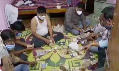 10 Lakh Rupees Found Beggar House in Tirupati 10 Lakh Rupees Found Beggar House in Tirupati