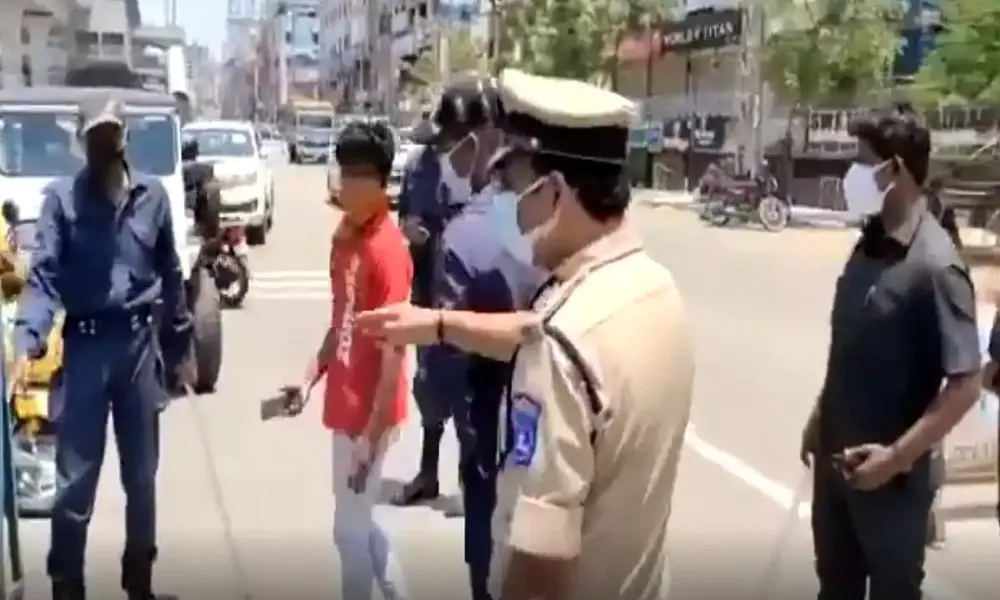 People Break the Lockdown Rules in  Hyderabad