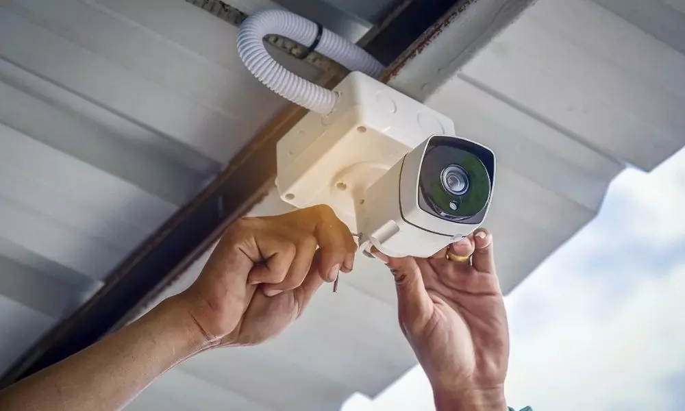 How to Turn Your Old Smartphone into a CCTV Camera