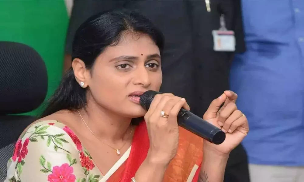 Again YS Sharmila Fire on Chief Minister KCR