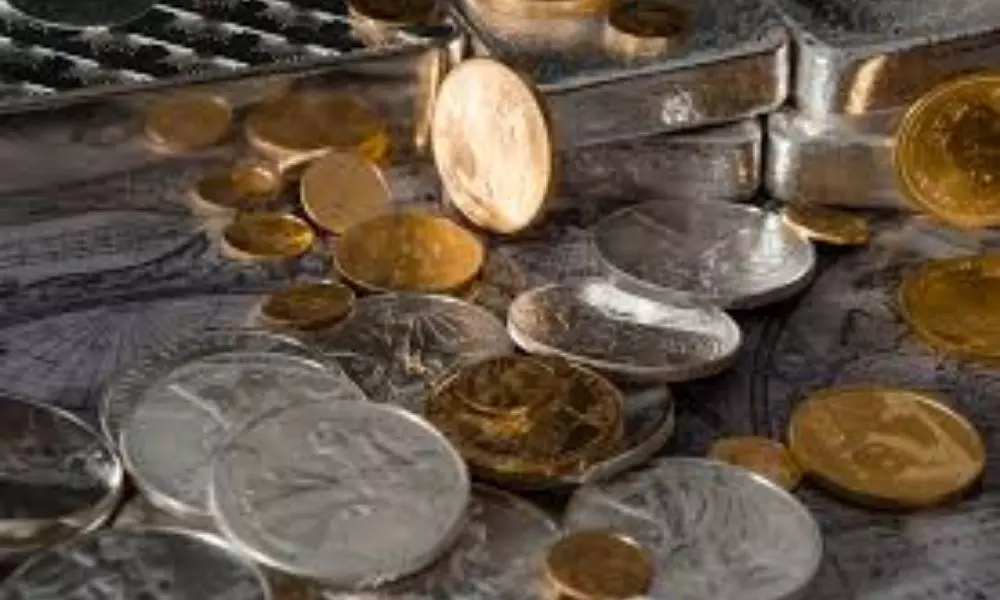 Gold, Silver Price Today: తగ్గిన బంగారం, పెరిగిన వెండి ధరలు