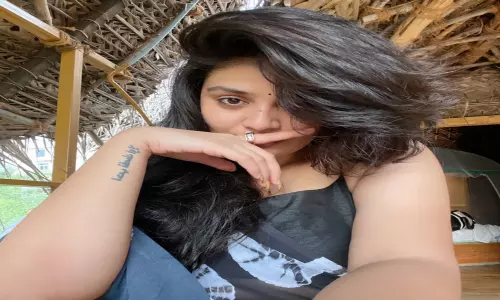 Viral Photos: నల్లంచు తెల్లచీరతో హొయలు పోయిన బుల్లితెర యాంకర్ Viral Photos: నల్లంచు తెల్లచీరతో హొయలు పోయిన బుల్లితెర యాంకర్