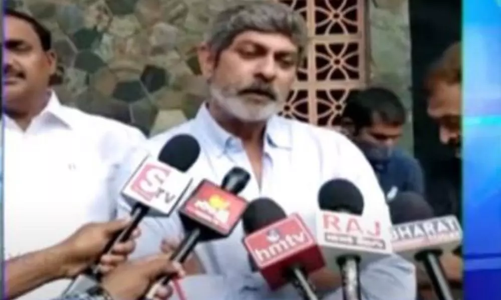 Actor Jagapathi Babu Comments on Ayurvedic Treatment and Medicine