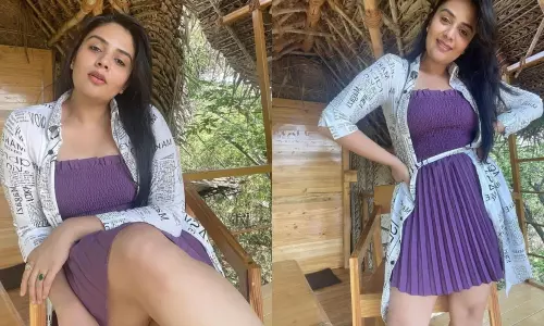 Sreemukhi : పర్‌పుల్ డ్రెస్‌లో మెరిసిపోతున్న శ్రీముఖి