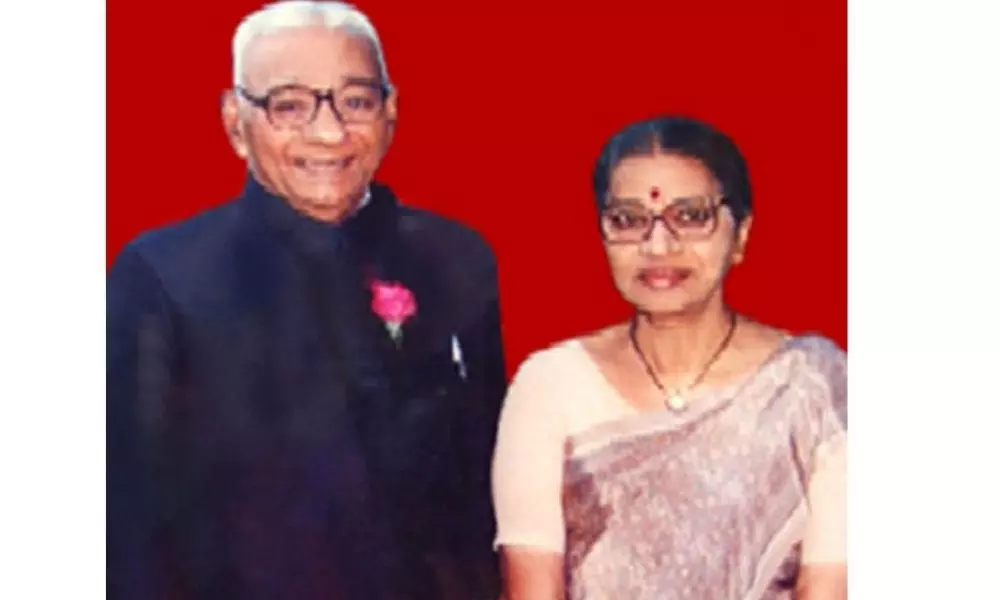 Ex-CM Kasu Brahmananda Reddy Wife Raghavamma Passes Away