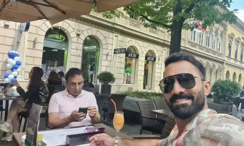 Dinesh Karthik Is Ready to Commentary with Sunil Gavaskar in WTC Final 2021