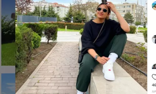 Parineeti Chopra Bikini Show