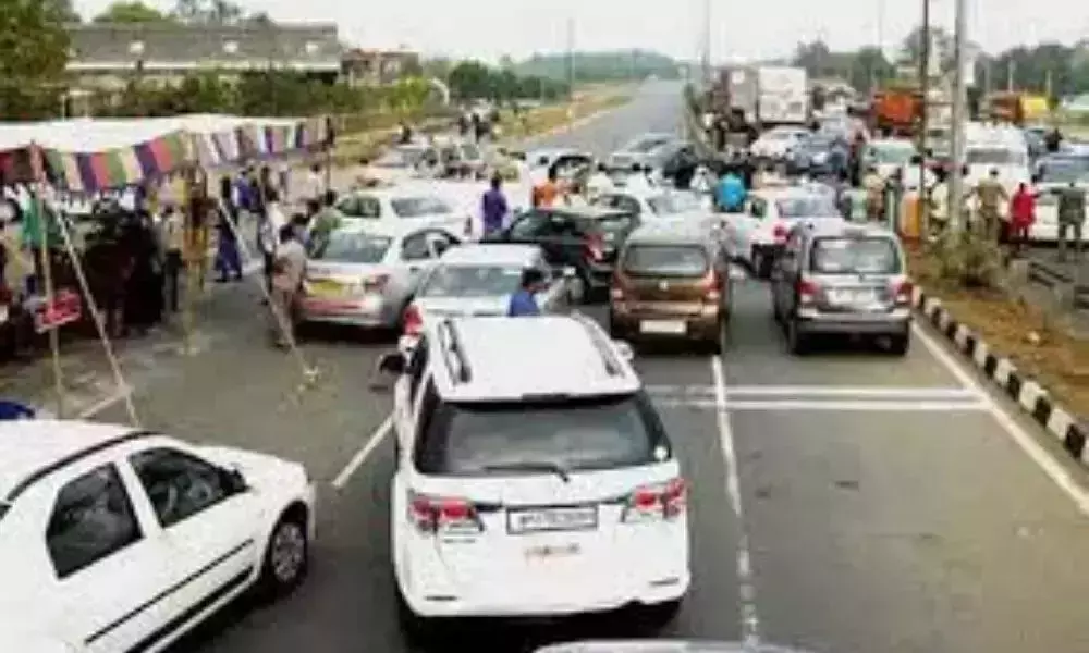 Huge Trafficjam at AP and Telangana Border