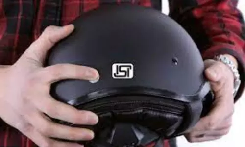 Heavy Fines Imprisonment for Manufacturing Sale of Non-ISI Helmets | Telugu News Today