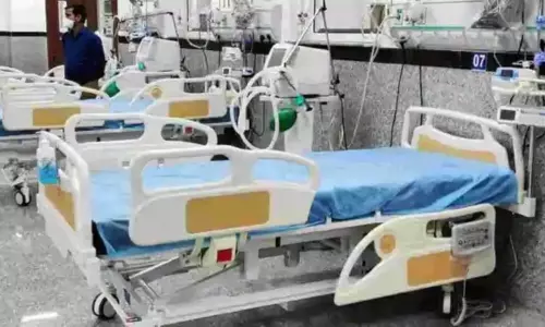 Telangana: ఆస్పత్రుల్లో ఖాళీగా కనిపిస్తున్న బెడ్స్