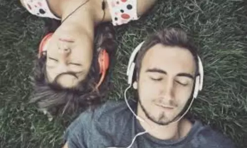 Earbuds and Headphones Likely to Raise Hearing Troubles in Children Warn Experts